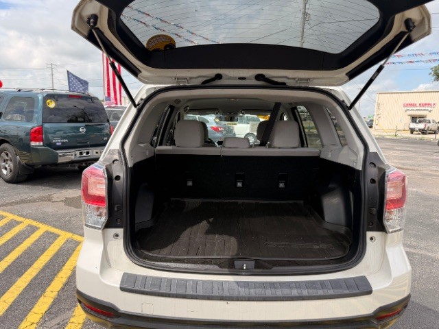 Subaru Forester Vehicle Full-screen Gallery Image 06