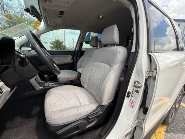 Subaru Forester Vehicle Full-screen Gallery Image 08
