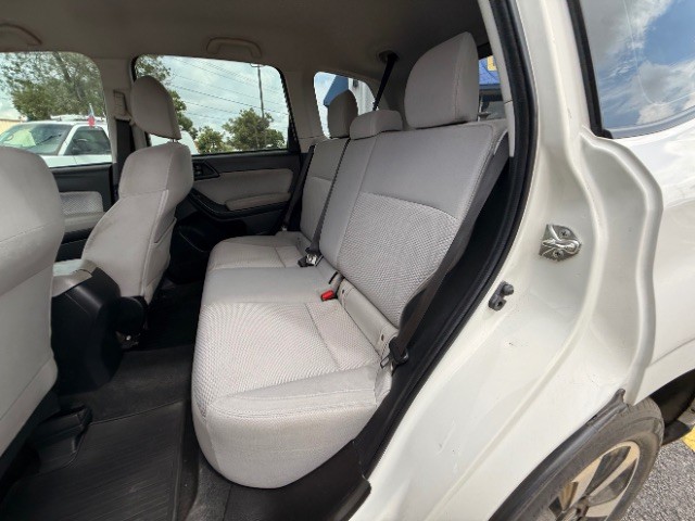 Subaru Forester Vehicle Full-screen Gallery Image 09