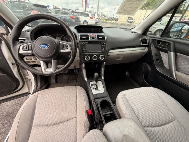 Subaru Forester Vehicle Full-screen Gallery Image 10