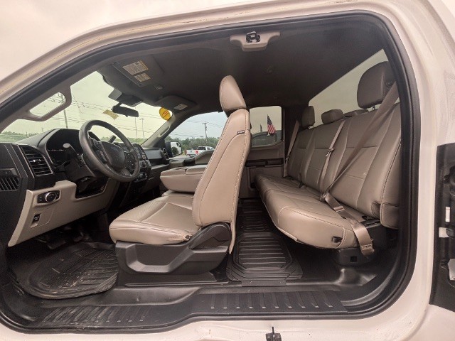Ford F-150 Vehicle Full-screen Gallery Image 03