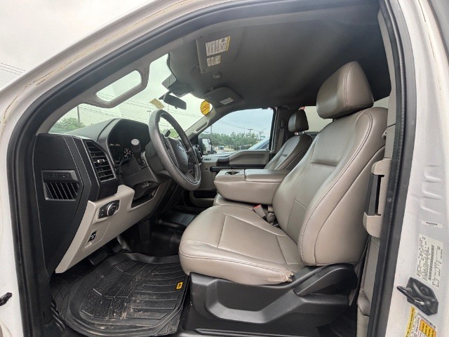Ford F-150 Vehicle Full-screen Gallery Image 04