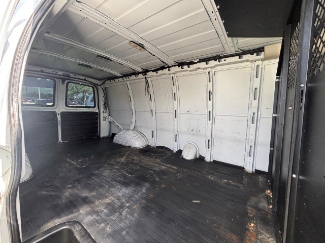 Chevrolet Express Cargo Van Vehicle Full-screen Gallery Image 03