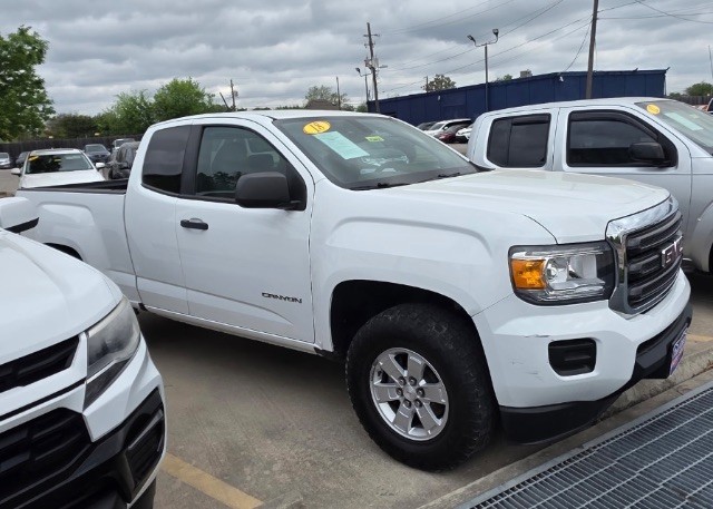 GMC Canyon Vehicle Full-screen Gallery Image 02