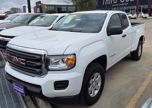 GMC Canyon Vehicle Full-screen Gallery Image 03