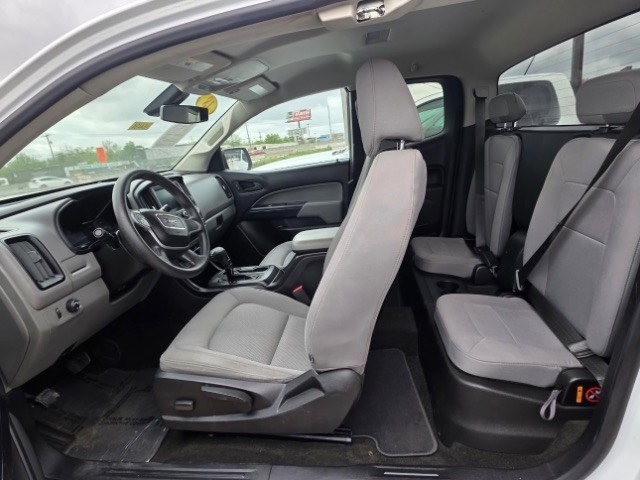 GMC Canyon Vehicle Full-screen Gallery Image 05