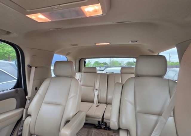 Chevrolet Tahoe Vehicle Full-screen Gallery Image 05