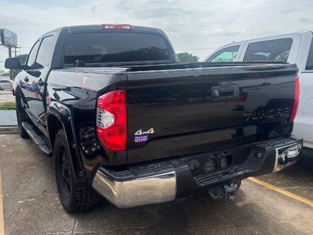 Toyota Tundra 4WD Vehicle Full-screen Gallery Image 02