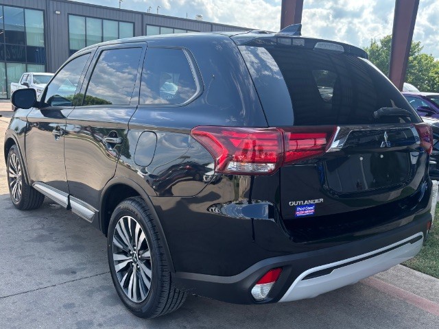 Mitsubishi Outlander Vehicle Full-screen Gallery Image 04