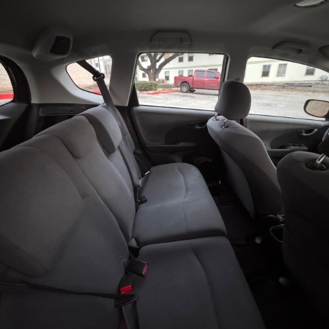 Honda Fit Vehicle Full-screen Gallery Image 05