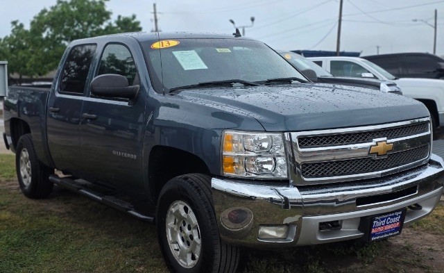 Chevrolet Silverado 1500 Vehicle Full-screen Gallery Image 02