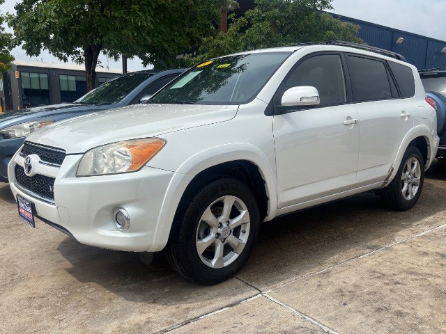 Toyota RAV4 Vehicle Full-screen Gallery Image 02