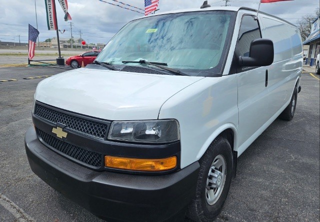 Chevrolet Express Cargo Van Vehicle Full-screen Gallery Image 02