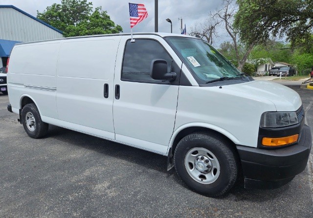 Chevrolet Express Cargo Van Vehicle Full-screen Gallery Image 03