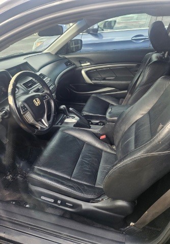 Honda Accord Coupe Vehicle Full-screen Gallery Image 04