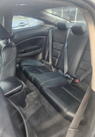 Honda Accord Coupe Vehicle Full-screen Gallery Image 05