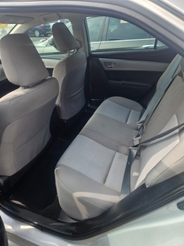 Toyota Corolla Vehicle Full-screen Gallery Image 06