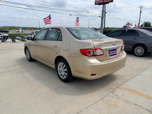 Toyota Corolla Vehicle Full-screen Gallery Image 04