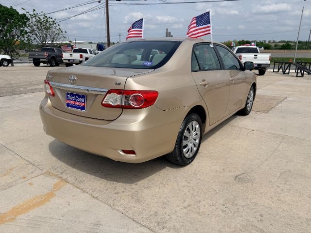 Toyota Corolla Vehicle Full-screen Gallery Image 06