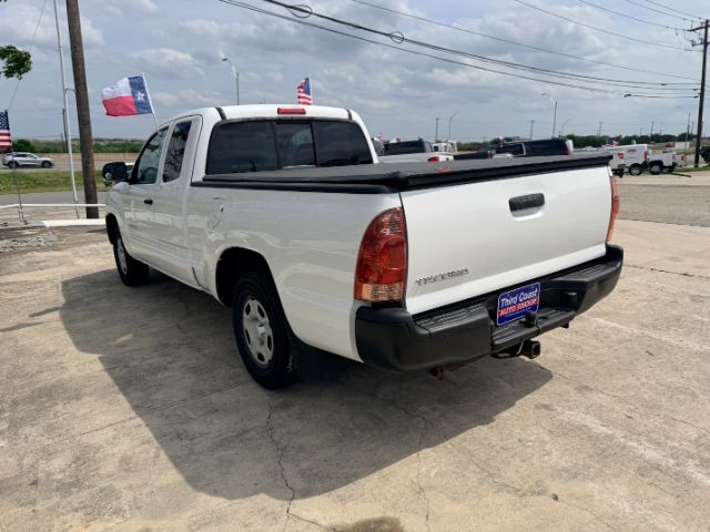 Toyota Tacoma Vehicle Full-screen Gallery Image 03
