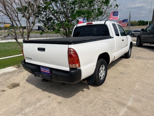 Toyota Tacoma Vehicle Full-screen Gallery Image 05