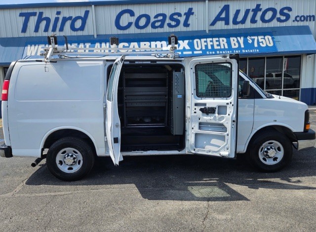 Chevrolet Express Cargo Van Vehicle Full-screen Gallery Image 02
