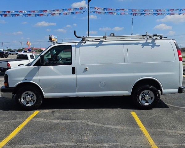 Chevrolet Express Cargo Van Vehicle Full-screen Gallery Image 03