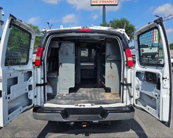 Chevrolet Express Cargo Van Vehicle Full-screen Gallery Image 05