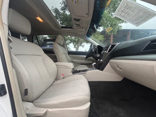 Subaru Outback Vehicle Full-screen Gallery Image 03