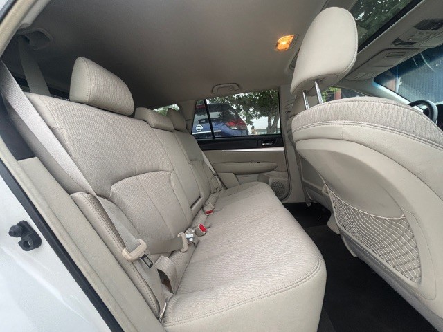 Subaru Outback Vehicle Full-screen Gallery Image 04