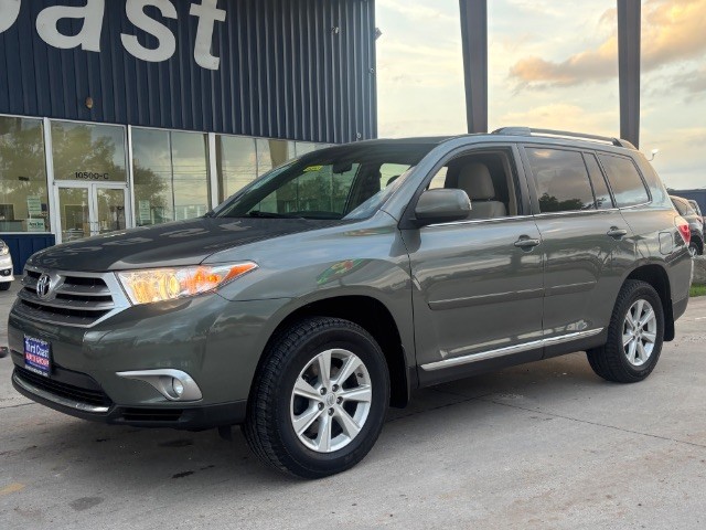 Toyota Highlander Vehicle Full-screen Gallery Image 03