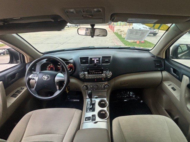Toyota Highlander Vehicle Full-screen Gallery Image 08