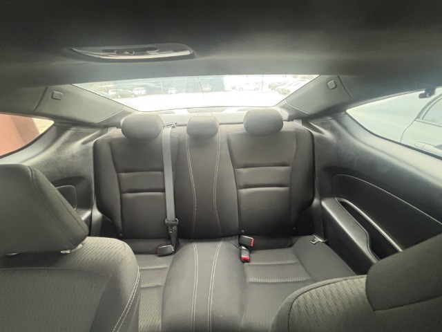 Honda Accord Coupe Vehicle Full-screen Gallery Image 03