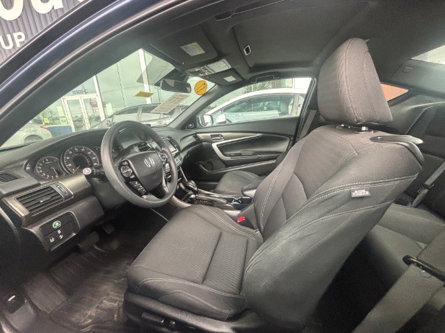 Honda Accord Coupe Vehicle Full-screen Gallery Image 04