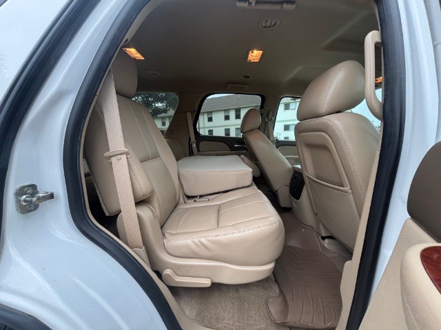 Chevrolet Tahoe Vehicle Full-screen Gallery Image 04