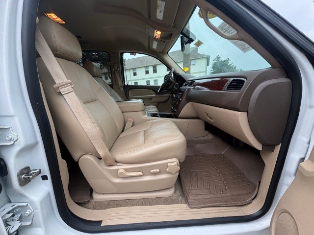 Chevrolet Tahoe Vehicle Full-screen Gallery Image 05