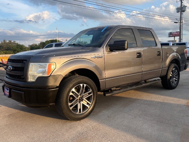 Ford F-150 Vehicle Full-screen Gallery Image 03