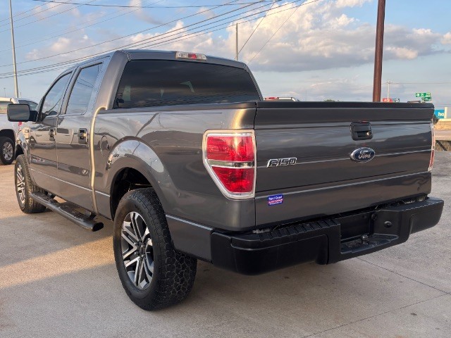 Ford F-150 Vehicle Full-screen Gallery Image 04