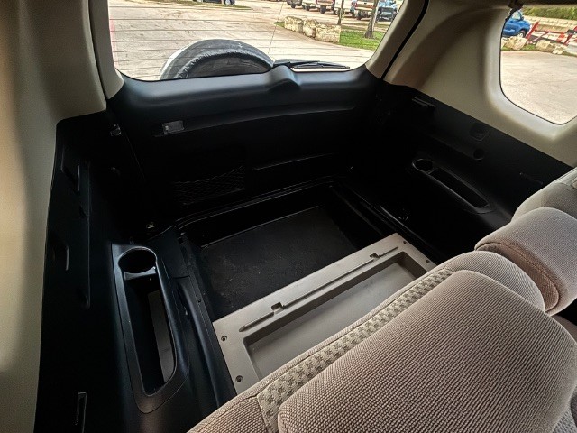 Toyota RAV4 Vehicle Full-screen Gallery Image 04