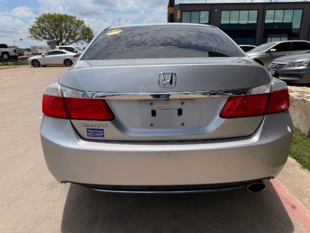 Honda Accord Sedan Vehicle Full-screen Gallery Image 05