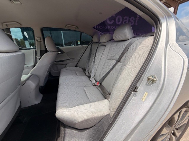 Honda Accord Sedan Vehicle Full-screen Gallery Image 08