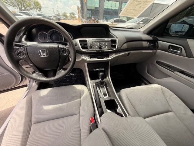 Honda Accord Sedan Vehicle Full-screen Gallery Image 09