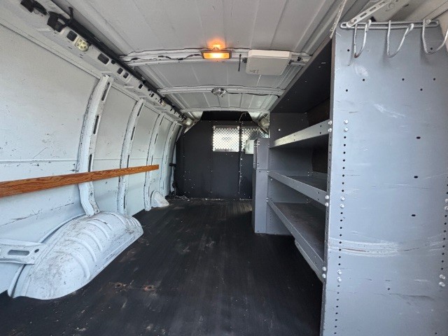 Chevrolet Express Cargo Van Vehicle Full-screen Gallery Image 05