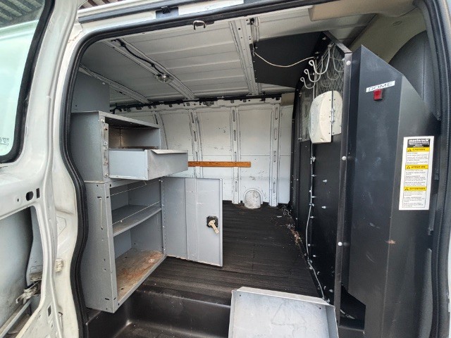 Chevrolet Express Cargo Van Vehicle Full-screen Gallery Image 06