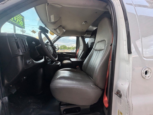 Chevrolet Express Cargo Van Vehicle Full-screen Gallery Image 08