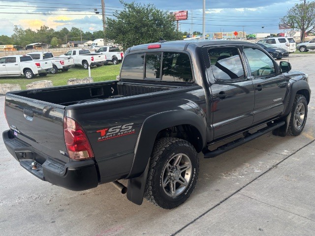 Toyota Tacoma Vehicle Full-screen Gallery Image 04
