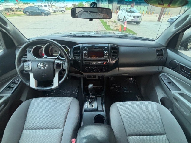 Toyota Tacoma Vehicle Full-screen Gallery Image 07