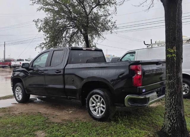 Chevrolet Silverado 1500 Vehicle Full-screen Gallery Image 02
