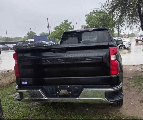 Chevrolet Silverado 1500 Vehicle Full-screen Gallery Image 03