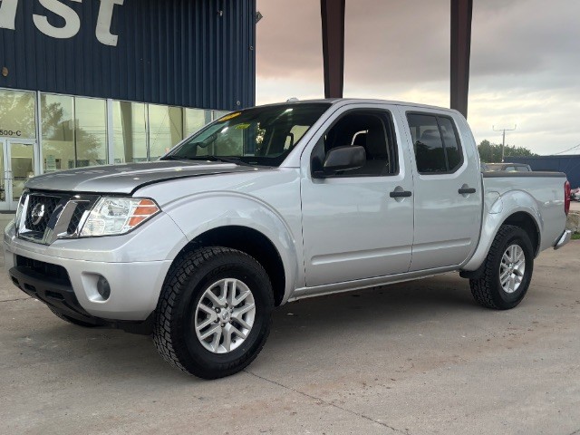 Nissan Frontier Vehicle Full-screen Gallery Image 03